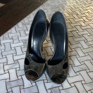 Metallic Givenchy vintage Elegant Black Peep-Toe Heels 38.5